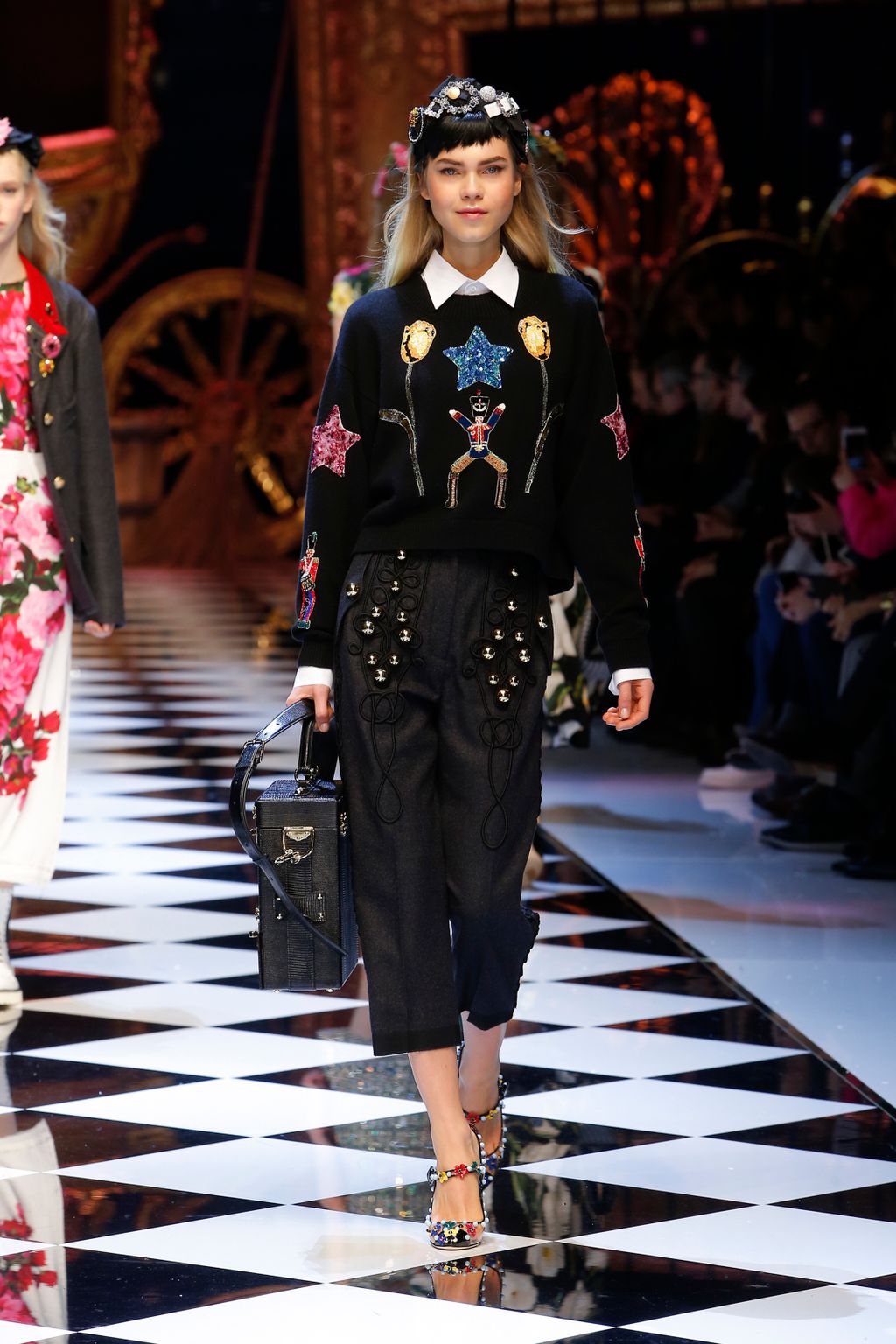 Fashion Week Milan Fall/Winter 2016 look 16 from the Dolce & Gabbana collection 女装