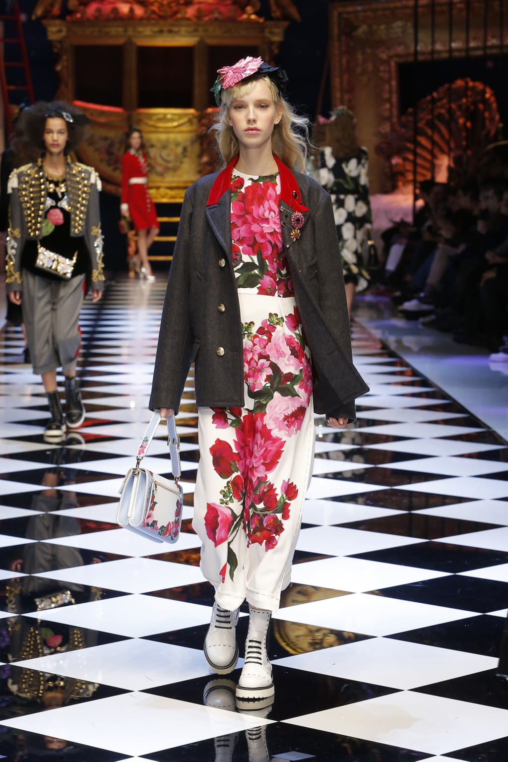 Fashion Week Milan Fall/Winter 2016 look 17 from the Dolce & Gabbana collection womenswear
