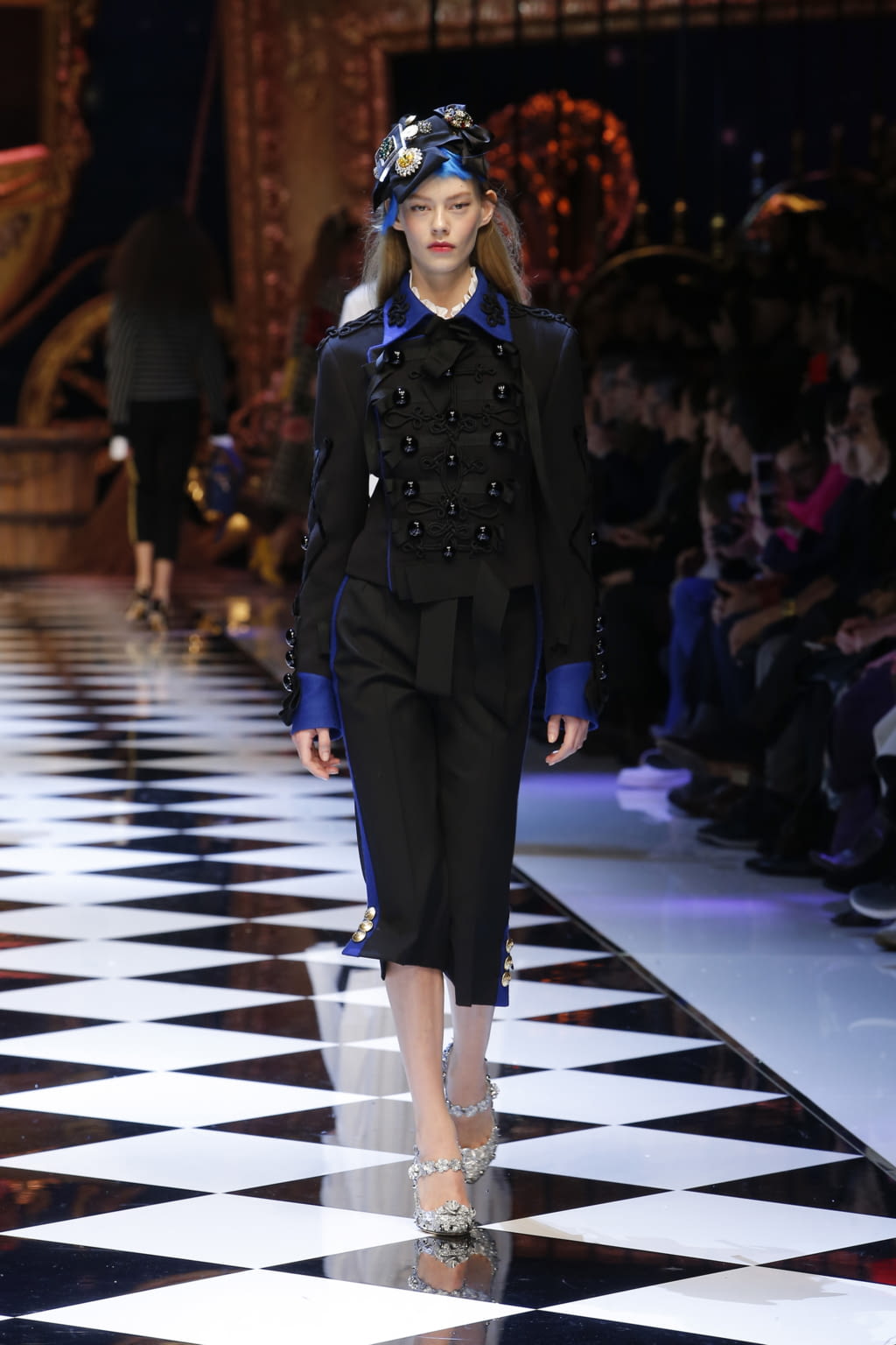 Fashion Week Milan Fall/Winter 2016 look 28 de la collection Dolce & Gabbana womenswear