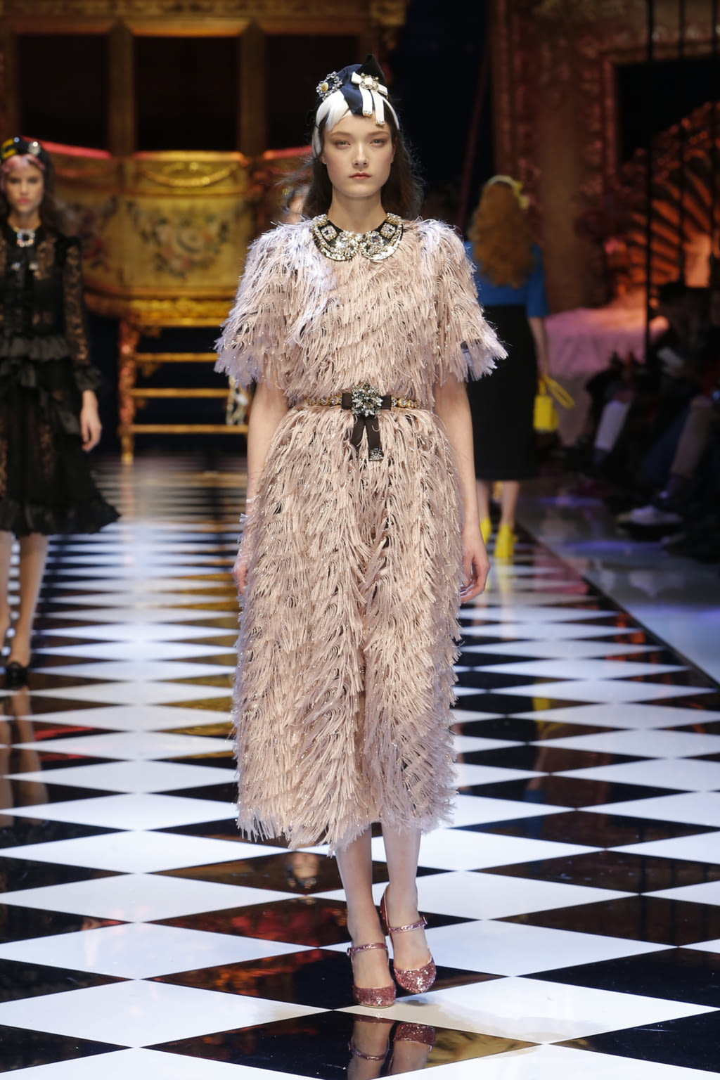 Fashion Week Milan Fall/Winter 2016 look 32 from the Dolce & Gabbana collection womenswear