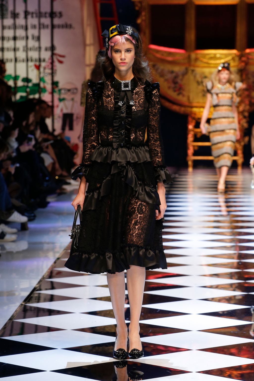 Fashion Week Milan Fall/Winter 2016 look 33 from the Dolce & Gabbana collection womenswear