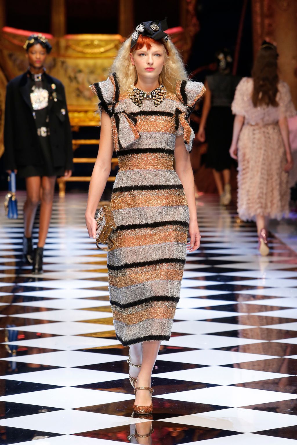 Fashion Week Milan Fall/Winter 2016 look 35 de la collection Dolce & Gabbana womenswear
