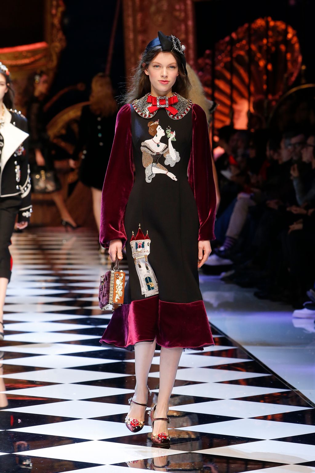 Fashion Week Milan Fall/Winter 2016 look 37 from the Dolce & Gabbana collection 女装