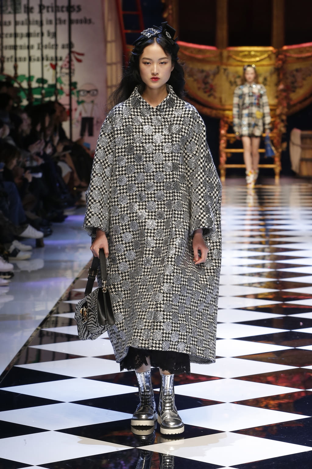Fashion Week Milan Fall/Winter 2016 look 39 from the Dolce & Gabbana collection womenswear