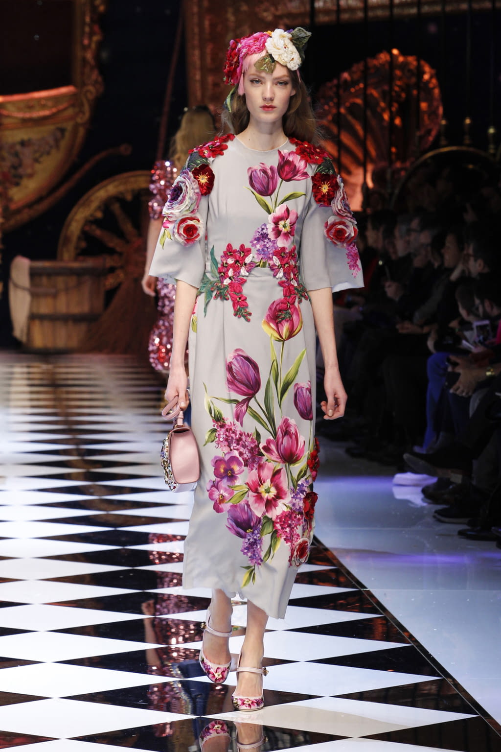 Fashion Week Milan Fall/Winter 2016 look 43 from the Dolce & Gabbana collection womenswear