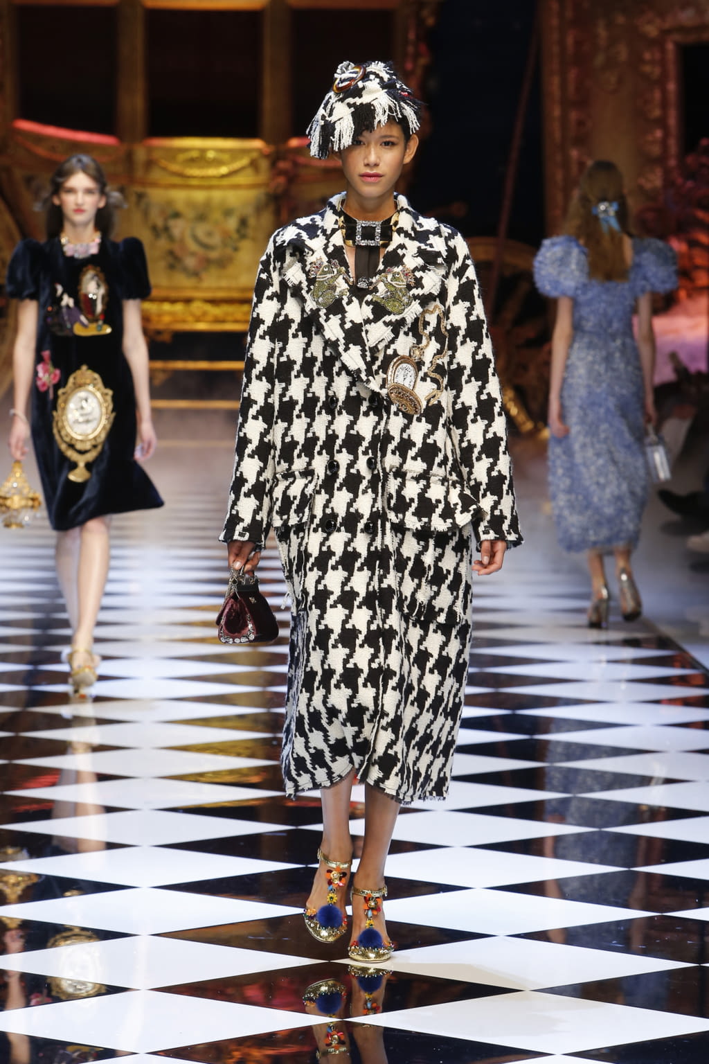 Fashion Week Milan Fall/Winter 2016 look 5 from the Dolce & Gabbana collection womenswear