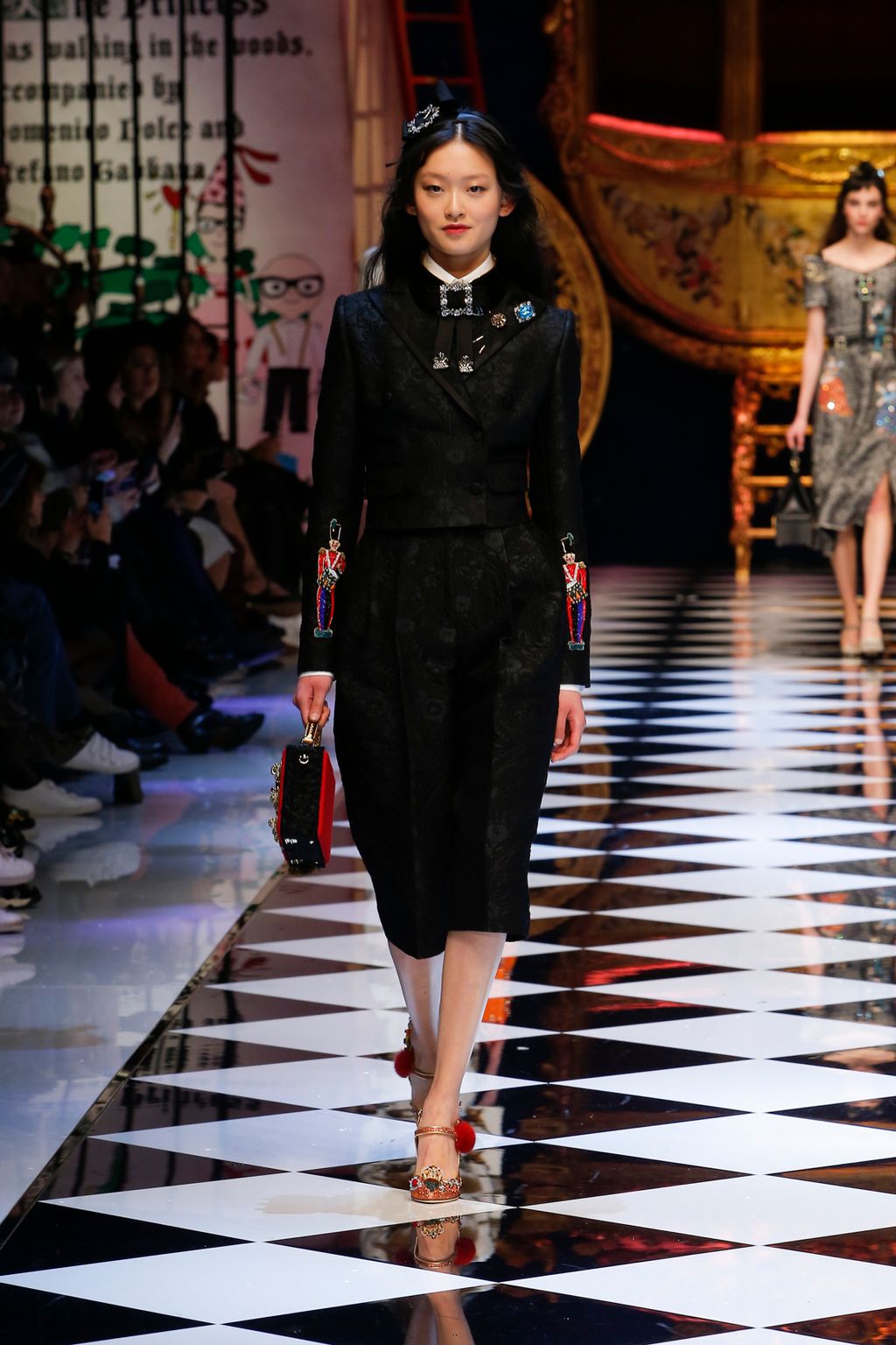 Fashion Week Milan Fall/Winter 2016 look 51 from the Dolce & Gabbana collection womenswear