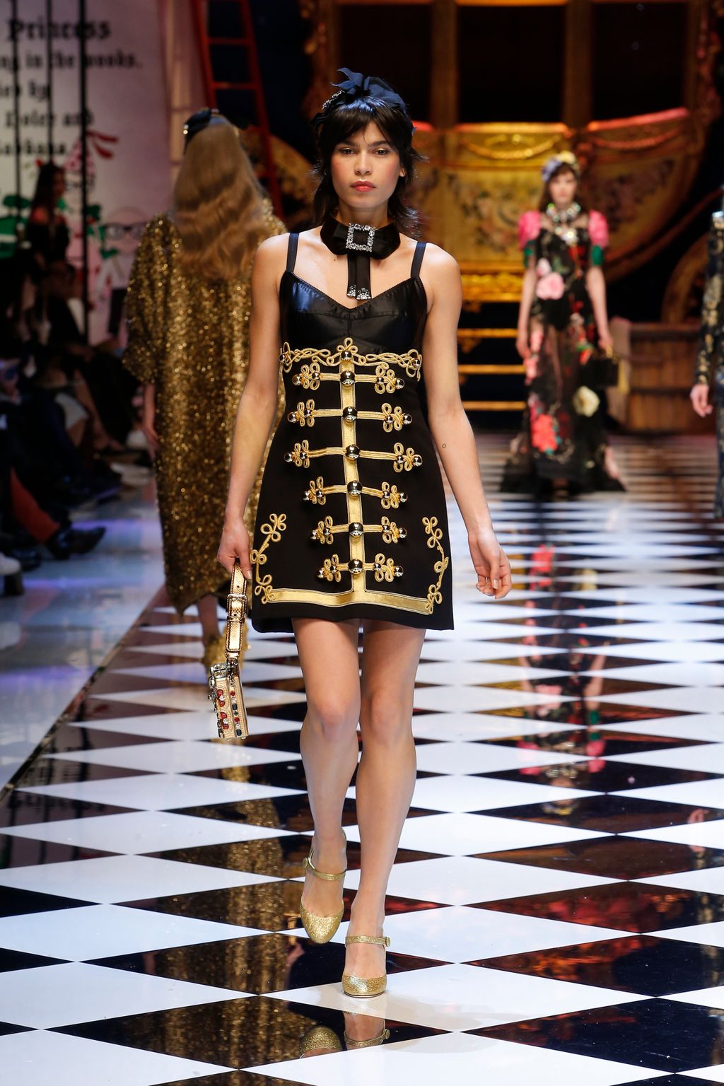 Fashion Week Milan Fall/Winter 2016 look 57 from the Dolce & Gabbana collection womenswear
