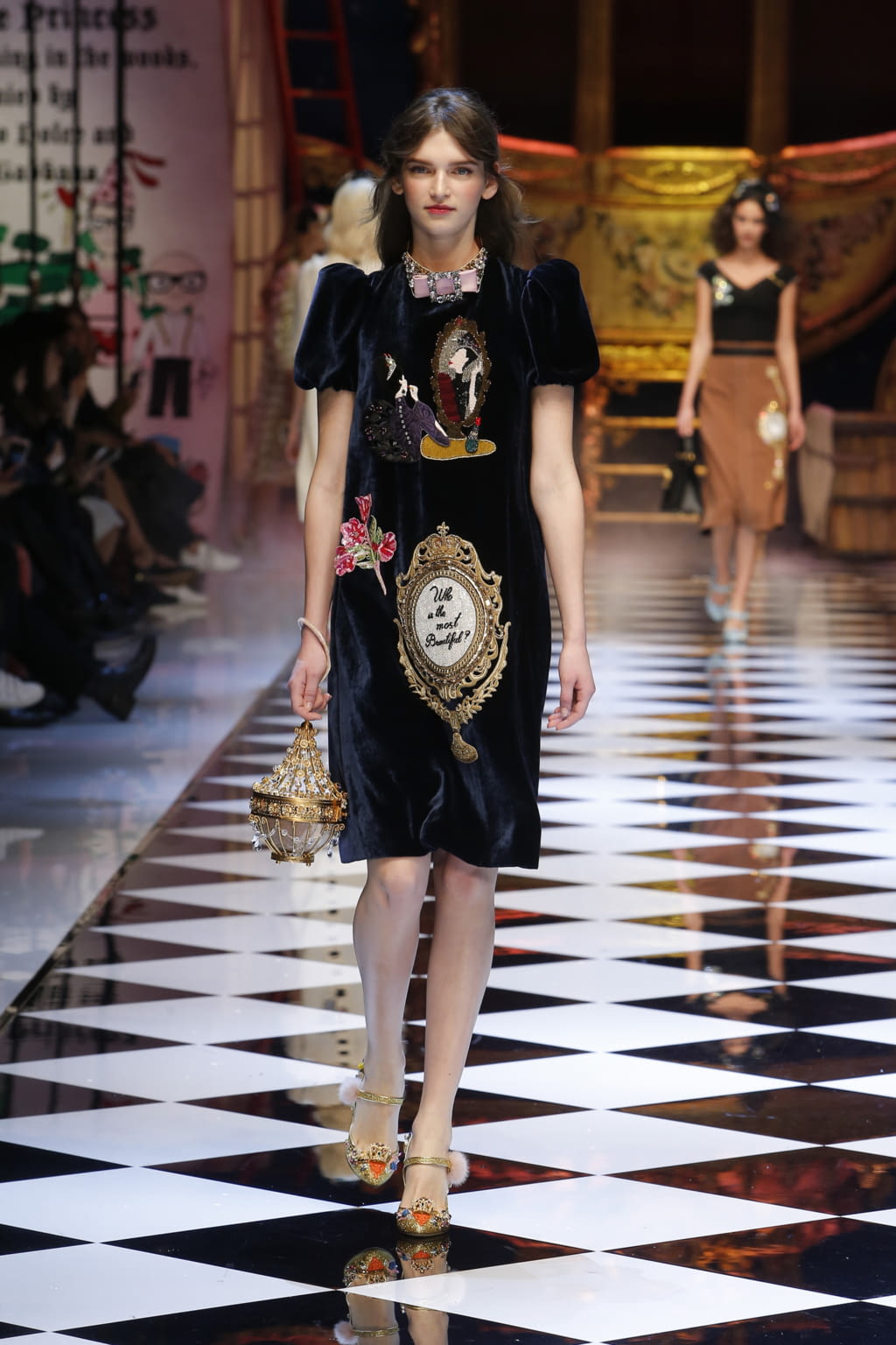 Fashion Week Milan Fall/Winter 2016 look 6 from the Dolce & Gabbana collection 女装