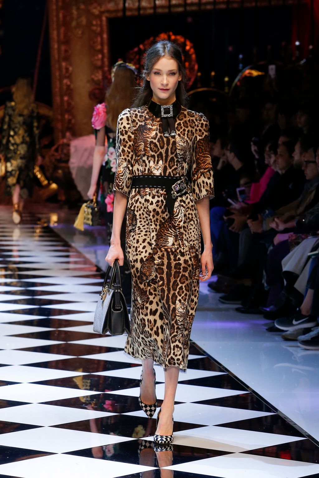 Fashion Week Milan Fall/Winter 2016 look 61 de la collection Dolce & Gabbana womenswear