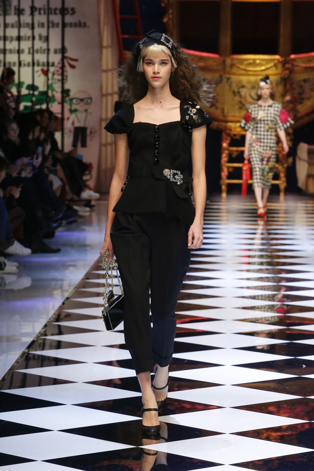Fashion Week Milan Fall/Winter 2016 look 63 de la collection Dolce & Gabbana womenswear