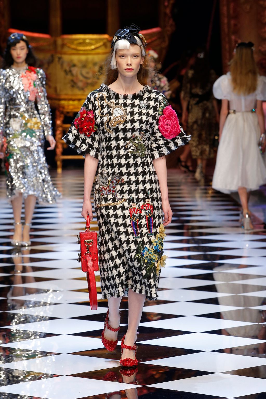 Fashion Week Milan Fall/Winter 2016 look 65 de la collection Dolce & Gabbana womenswear