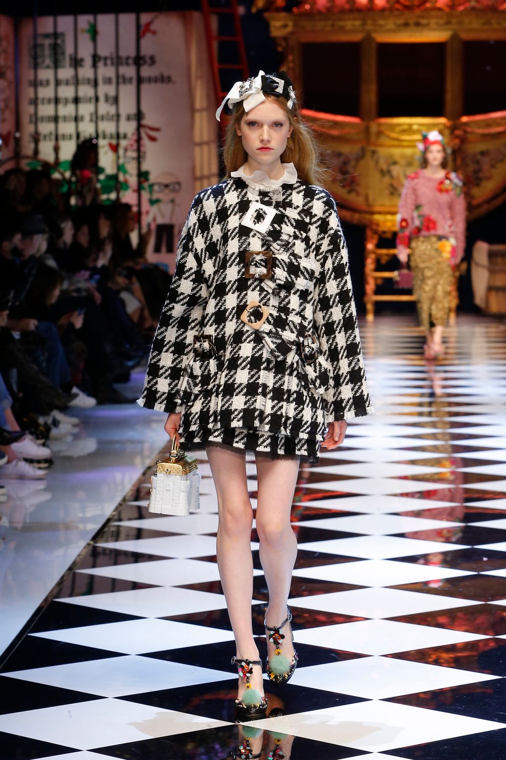 Fashion Week Milan Fall/Winter 2016 look 72 from the Dolce & Gabbana collection 女装