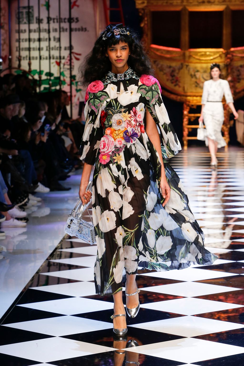 Fashion Week Milan Fall/Winter 2016 look 75 de la collection Dolce & Gabbana womenswear