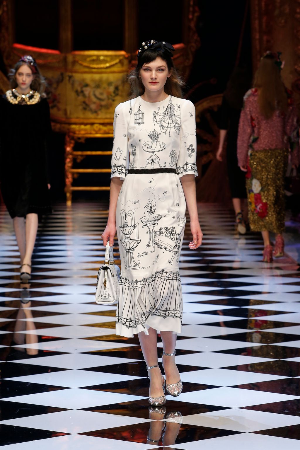 Fashion Week Milan Fall/Winter 2016 look 77 from the Dolce & Gabbana collection 女装