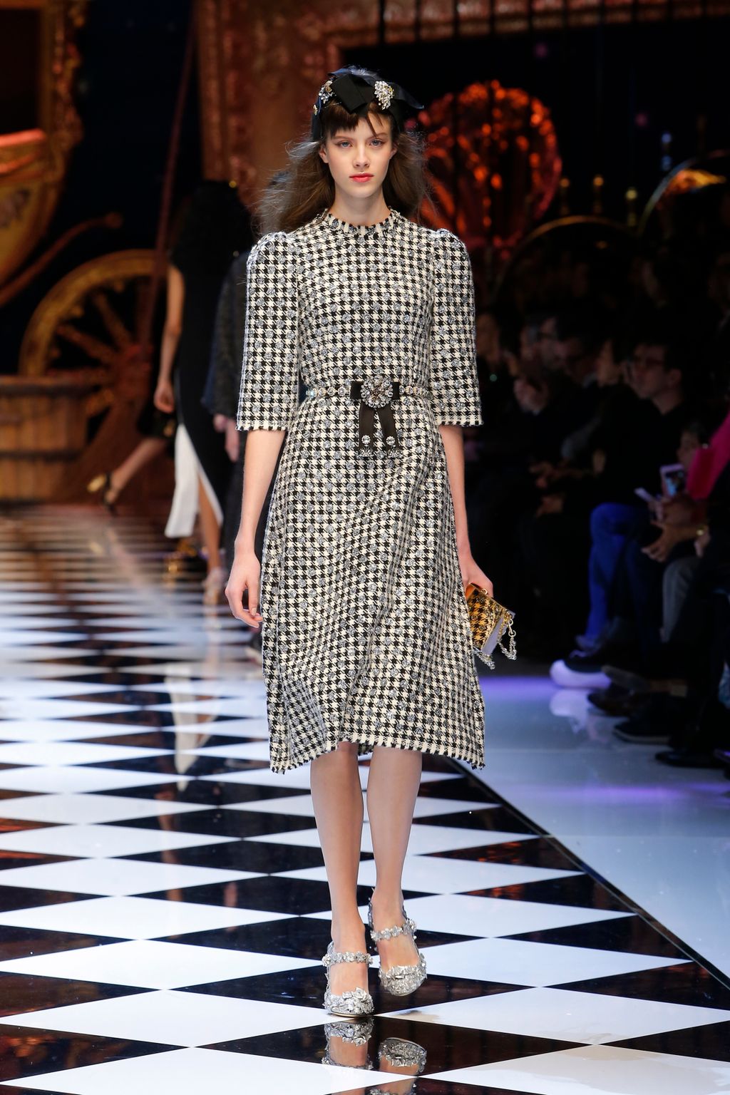 Fashion Week Milan Fall/Winter 2016 look 82 from the Dolce & Gabbana collection womenswear