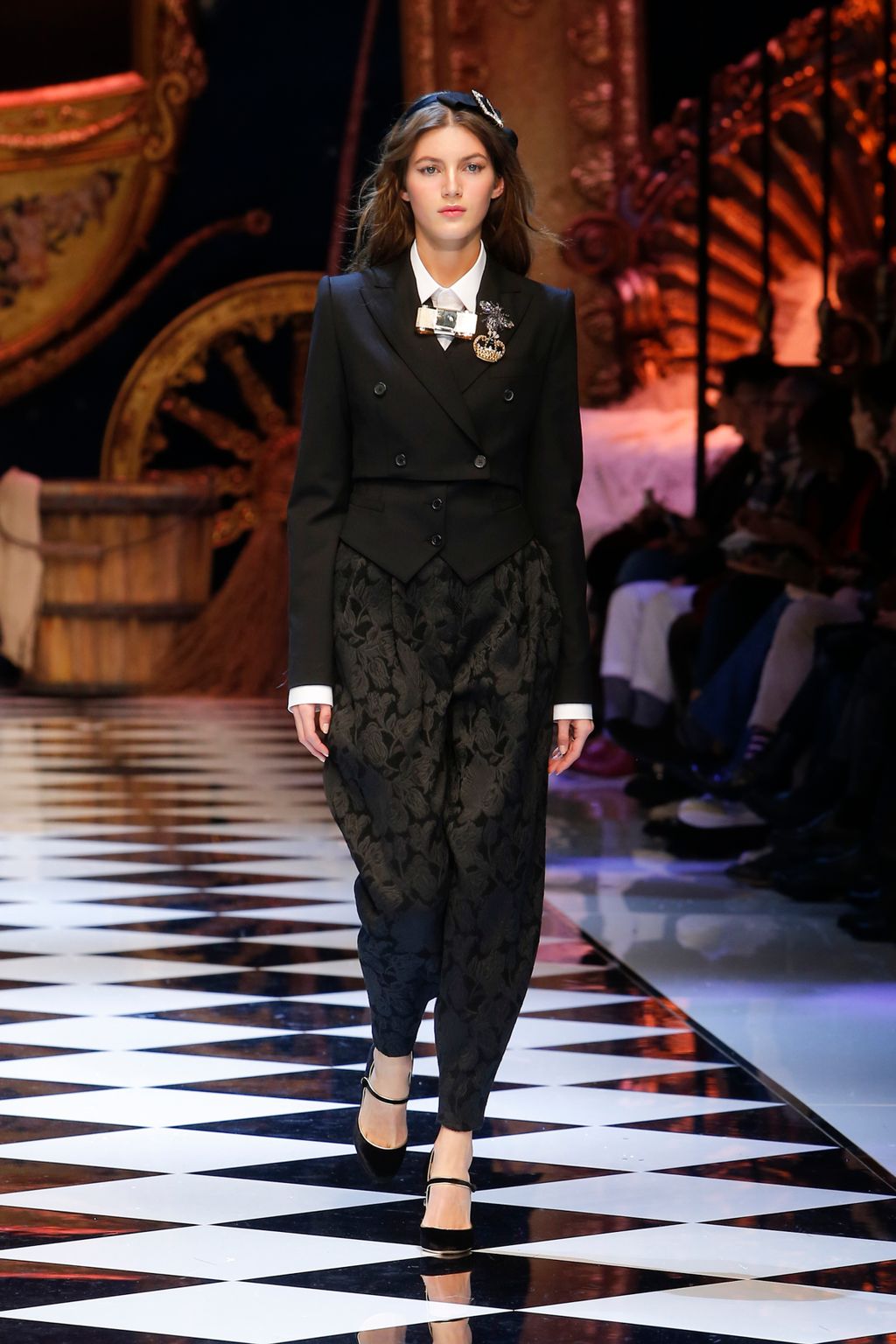 Fashion Week Milan Fall/Winter 2016 look 88 from the Dolce & Gabbana collection 女装