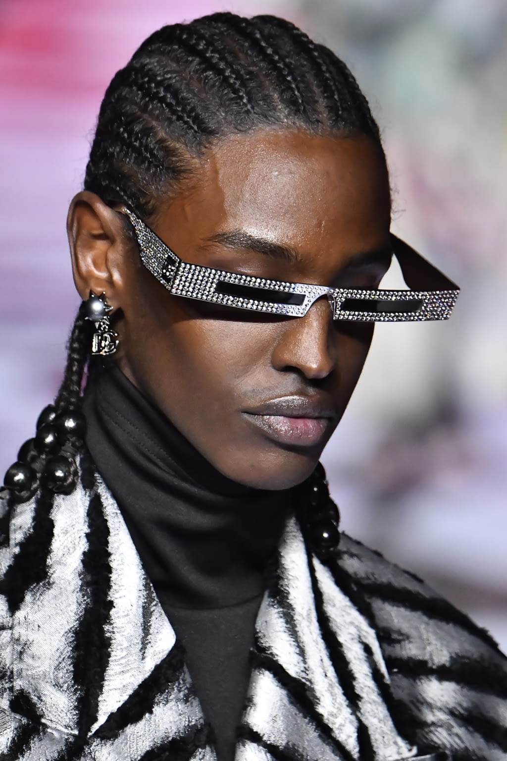 Fashion Week Milan Fall/Winter 2022 look 16 from the Dolce & Gabbana collection menswear accessories