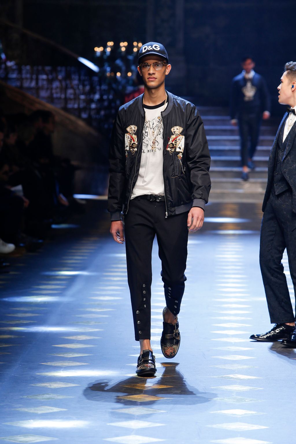 Fashion Week Milan Fall/Winter 2017 look 105 from the Dolce & Gabbana collection menswear
