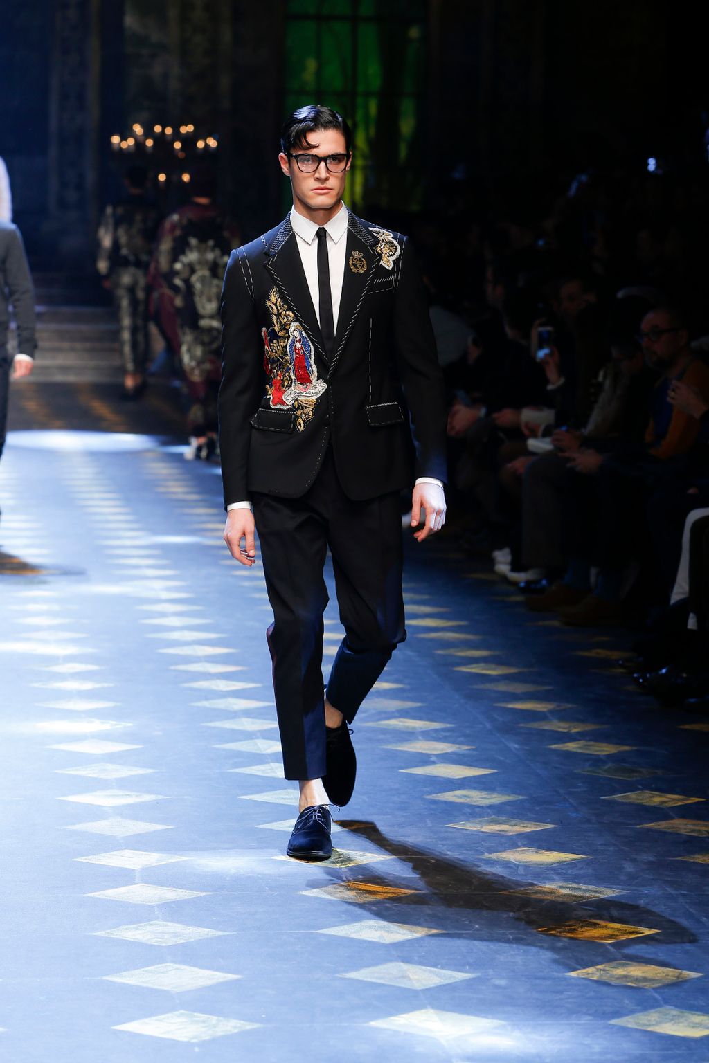 Fashion Week Milan Fall/Winter 2017 look 106 from the Dolce & Gabbana collection menswear