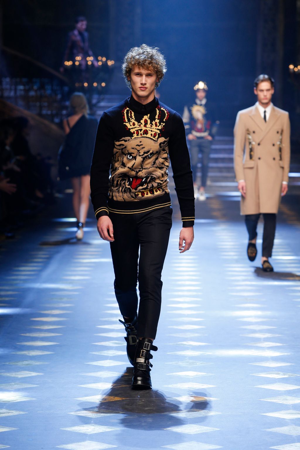 Fashion Week Milan Fall/Winter 2017 look 18 from the Dolce & Gabbana collection menswear