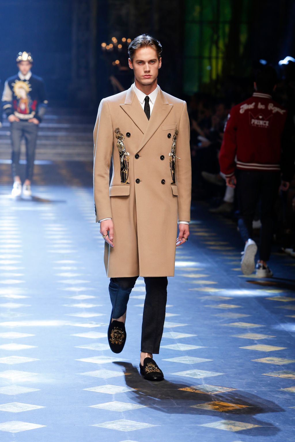 Fashion Week Milan Fall/Winter 2017 look 19 from the Dolce & Gabbana collection menswear