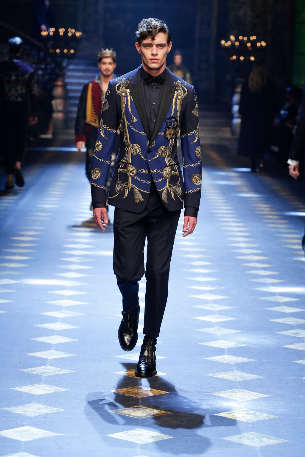 Fashion Week Milan Fall/Winter 2017 look 74 from the Dolce & Gabbana collection menswear