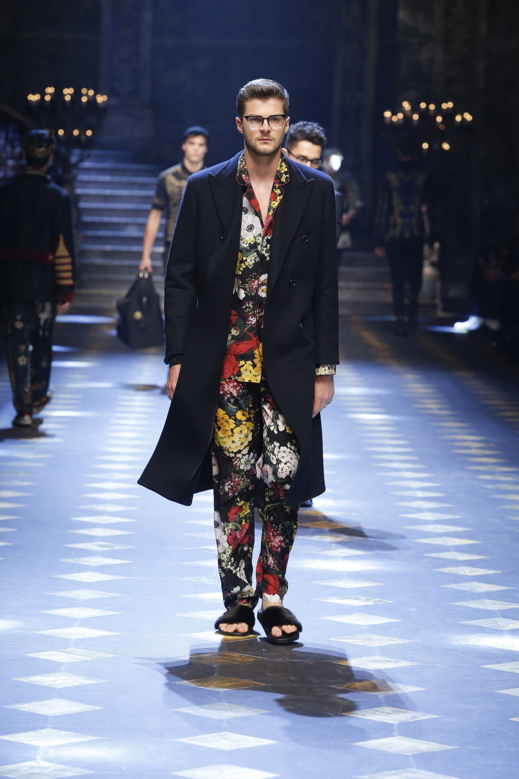 Fashion Week Milan Fall/Winter 2017 look 77 from the Dolce & Gabbana collection menswear