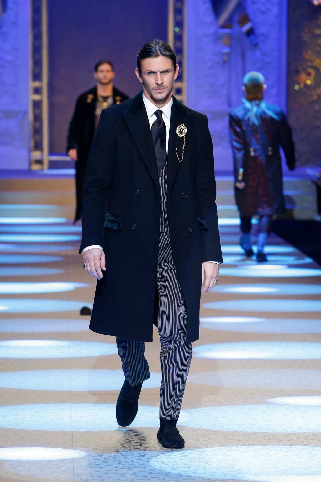 Fashion Week Milan Fall/Winter 2018 look 10 from the Dolce & Gabbana collection menswear