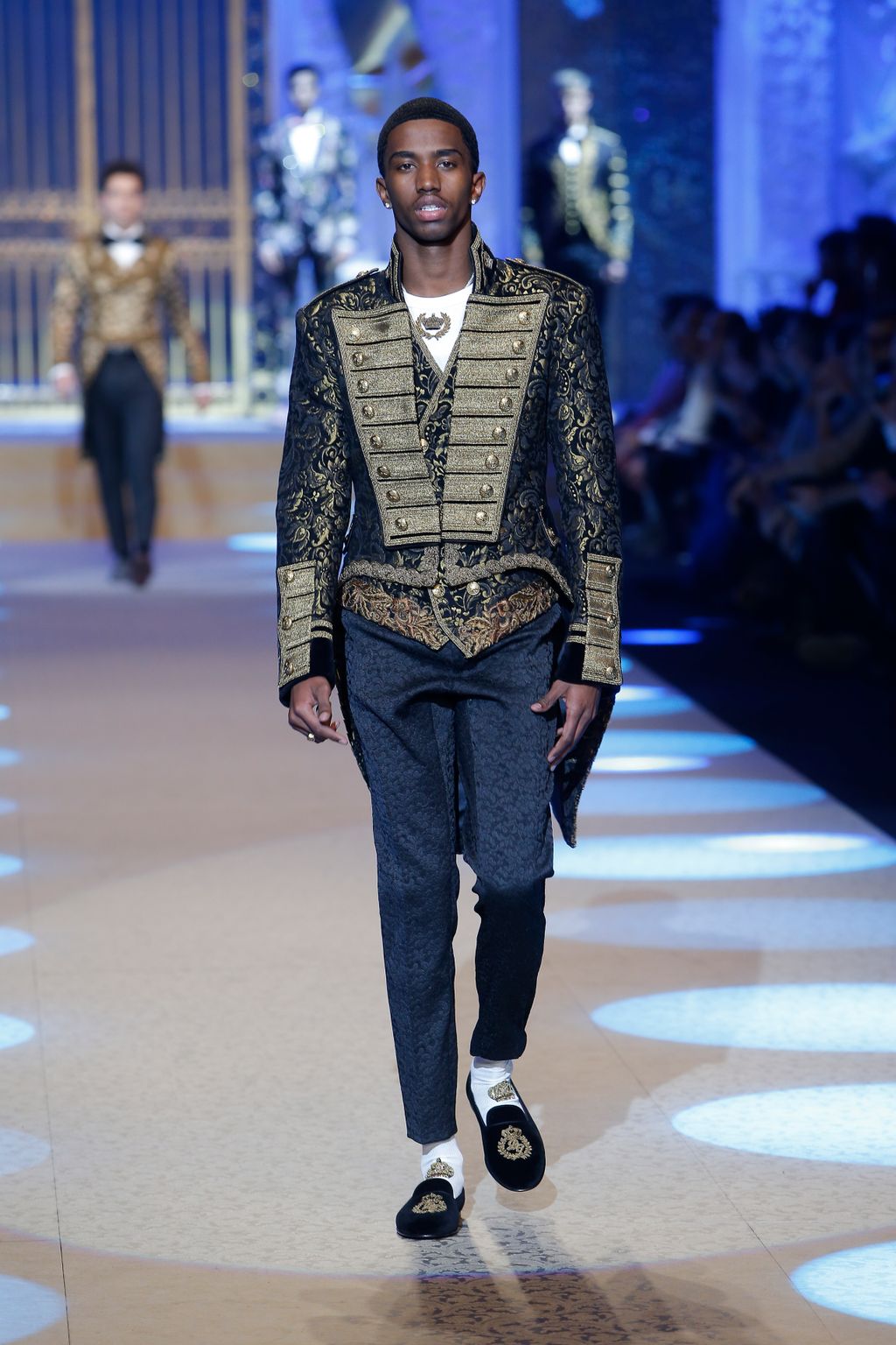 Fashion Week Milan Fall/Winter 2018 look 91 from the Dolce & Gabbana collection menswear