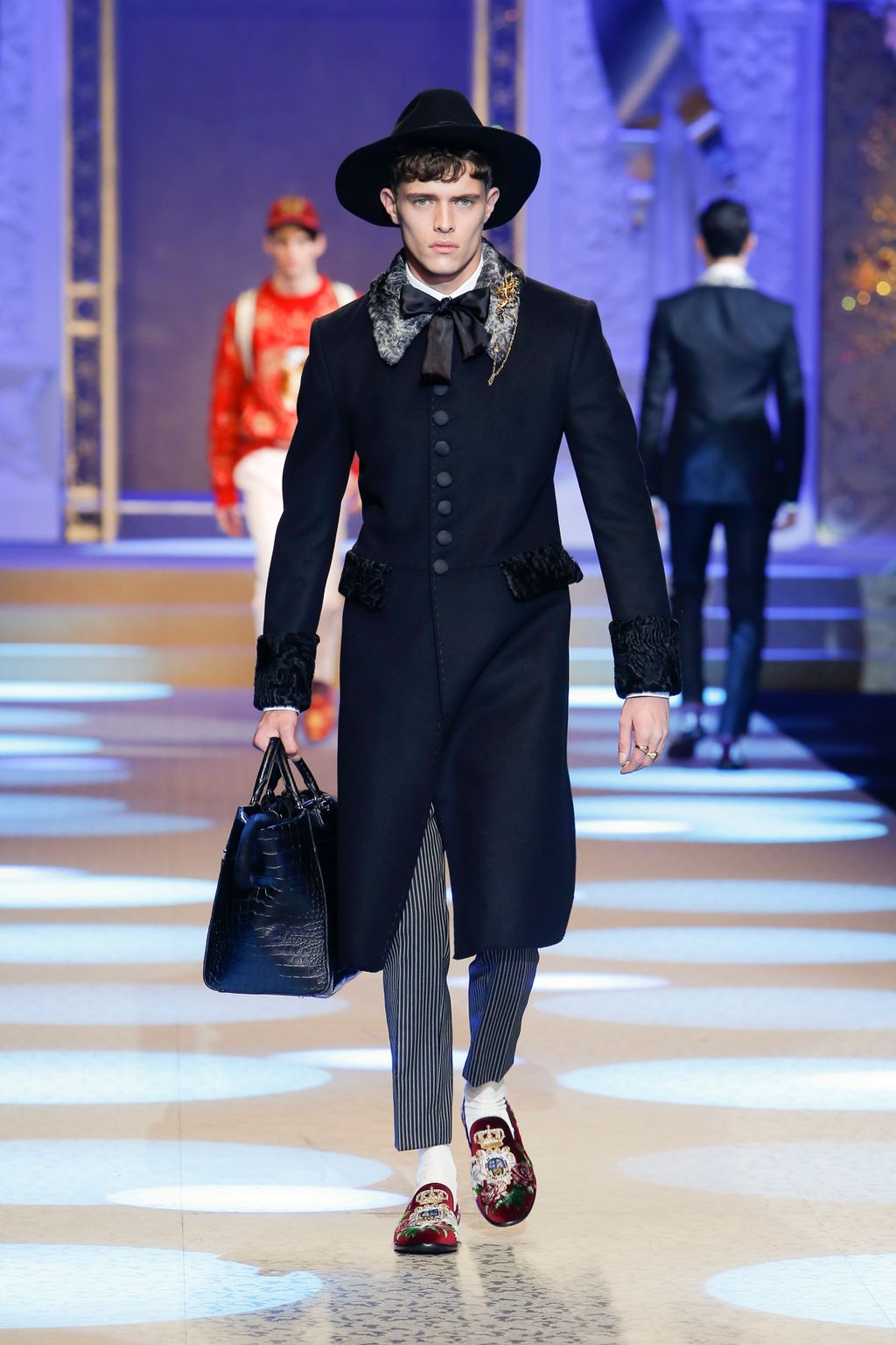 Fashion Week Milan Fall/Winter 2018 look 20 from the Dolce & Gabbana collection menswear