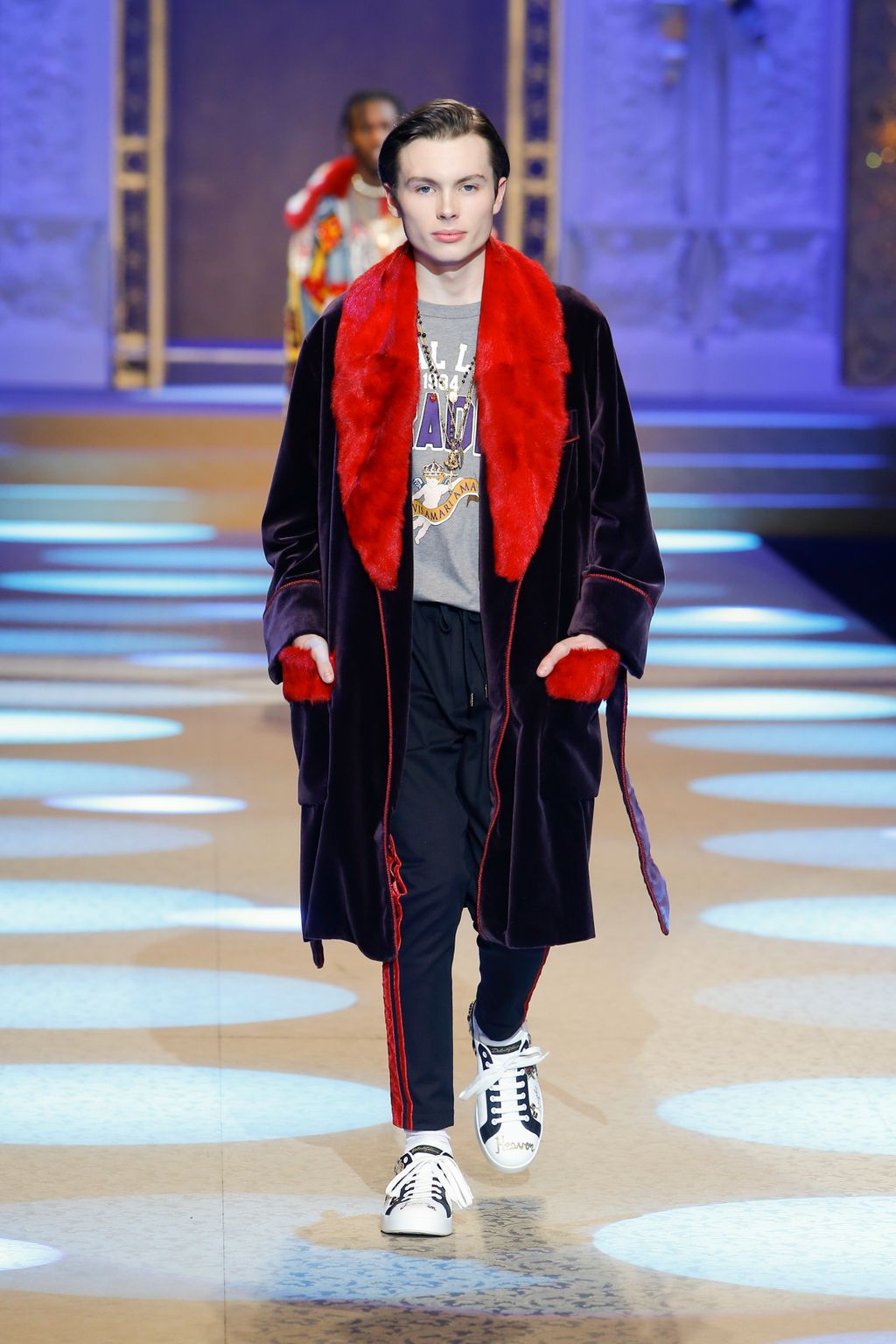 Fashion Week Milan Fall/Winter 2018 look 32 from the Dolce & Gabbana collection menswear