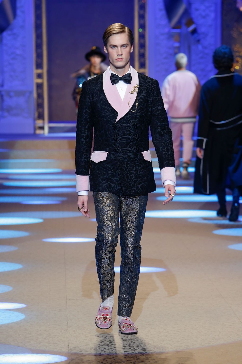 Fashion Week Milan Fall/Winter 2018 look 49 from the Dolce & Gabbana collection menswear