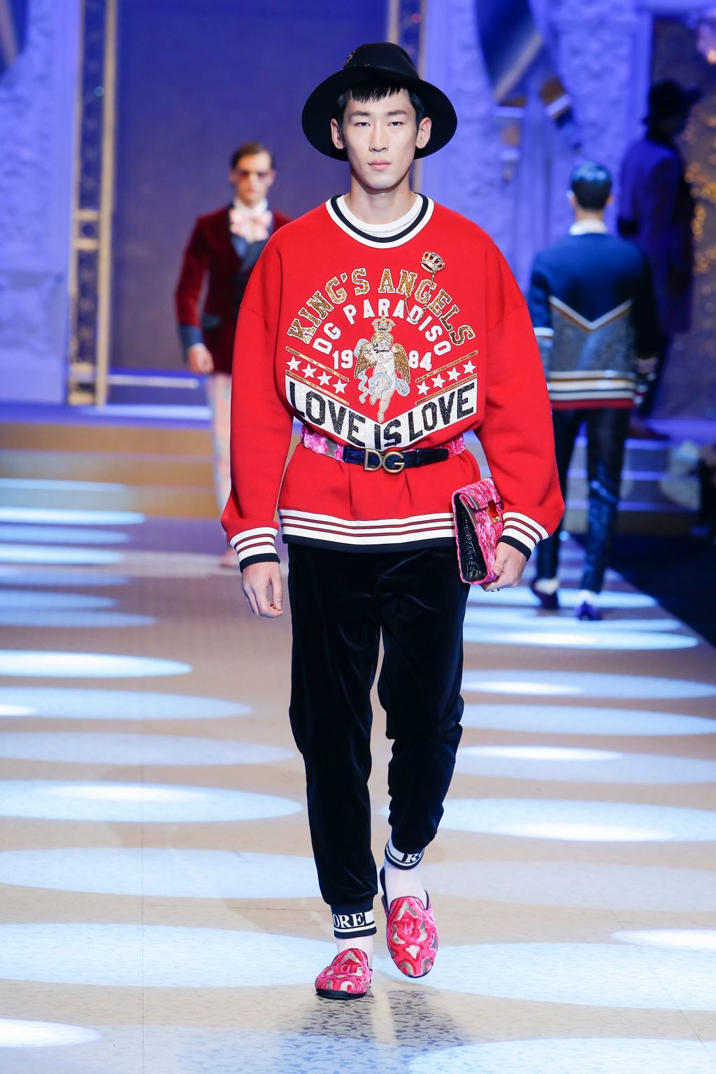 Fashion Week Milan Fall/Winter 2018 look 71 from the Dolce & Gabbana collection menswear