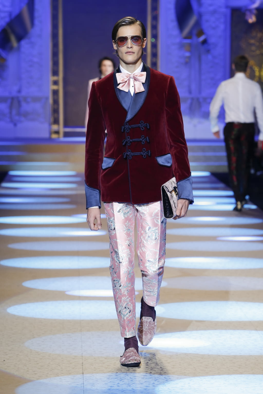 Fashion Week Milan Fall/Winter 2018 look 72 from the Dolce & Gabbana collection menswear