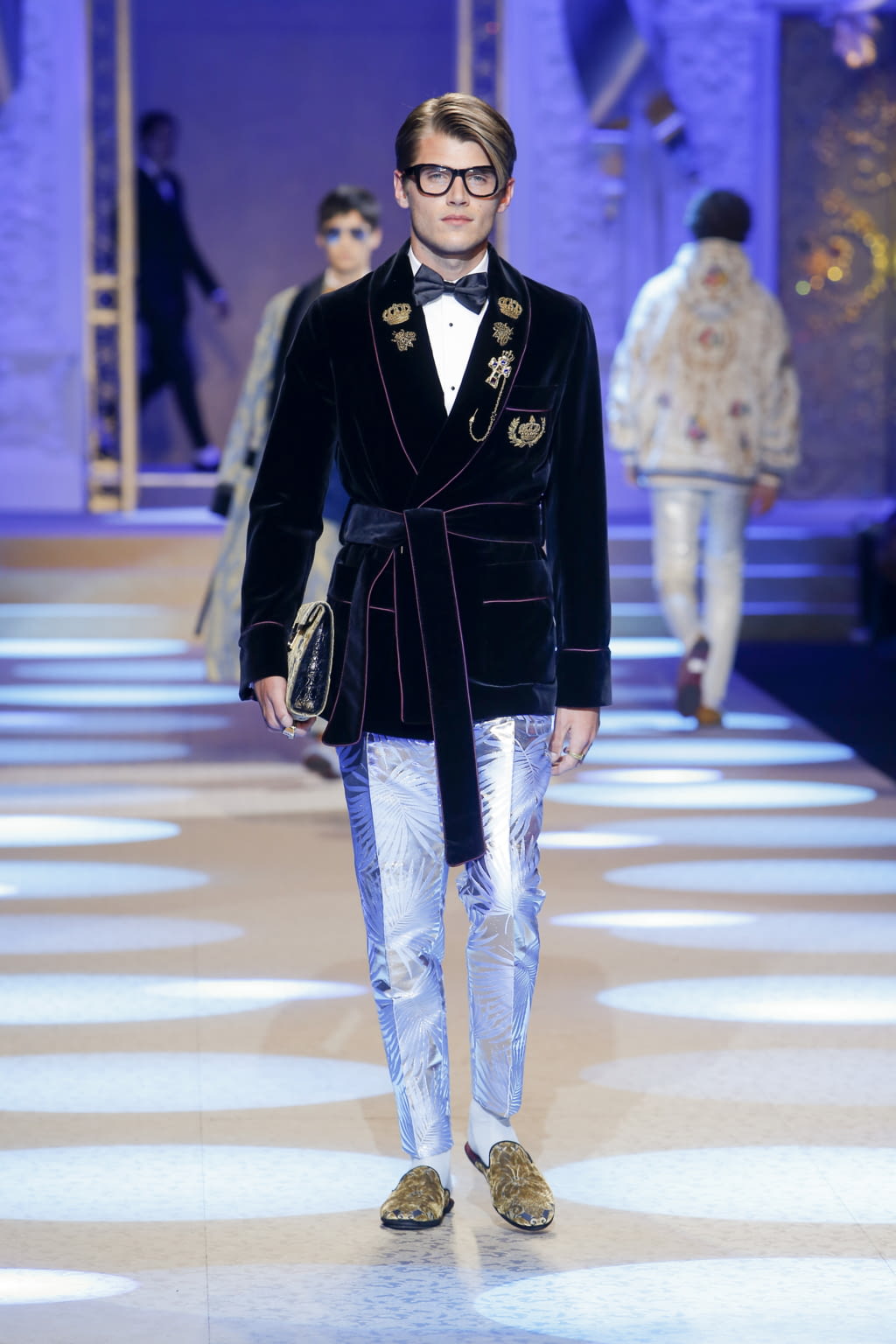 Fashion Week Milan Fall/Winter 2018 look 98 from the Dolce & Gabbana collection menswear