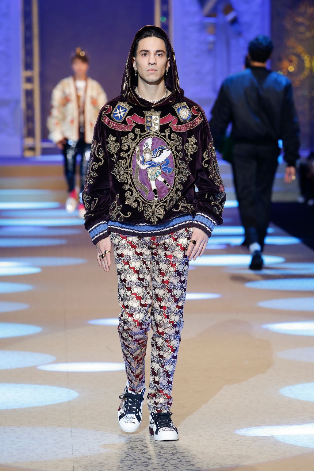 Fashion Week Milan Fall/Winter 2018 look 19 from the Dolce & Gabbana collection menswear