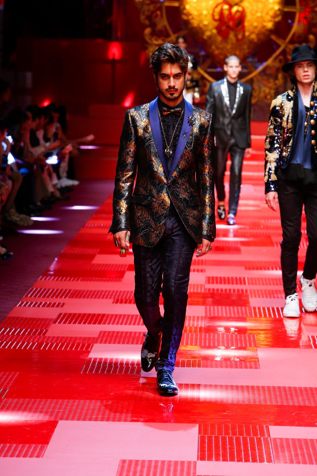 Fashion Week Milan Spring/Summer 2018 look 100 from the Dolce & Gabbana collection menswear