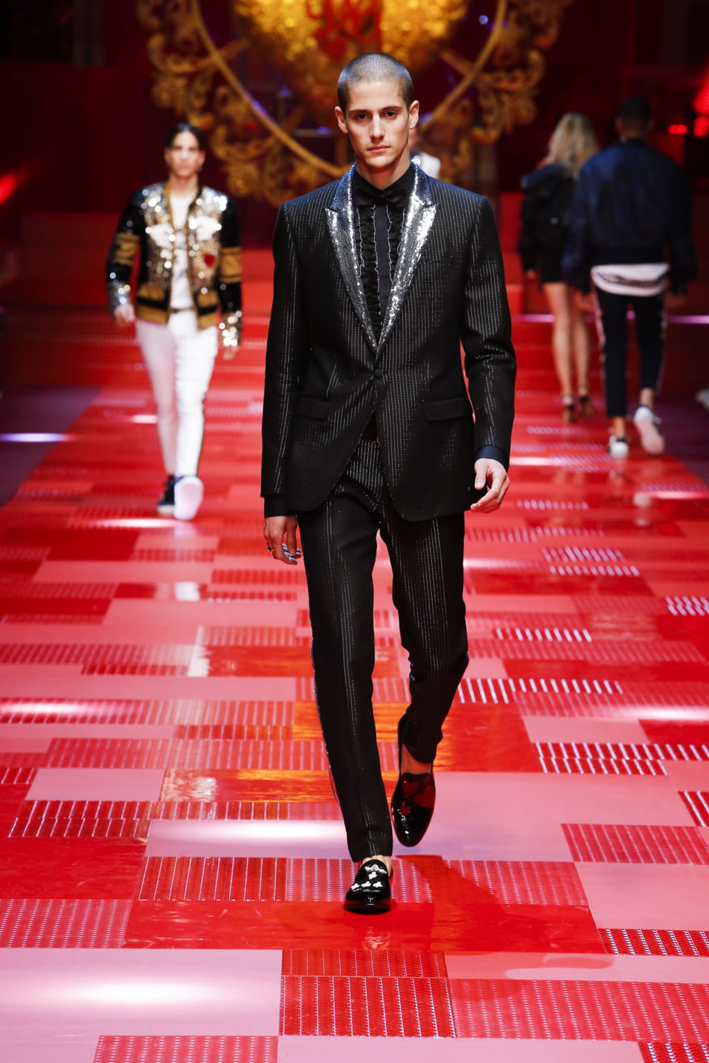 Fashion Week Milan Spring/Summer 2018 look 102 from the Dolce & Gabbana collection menswear
