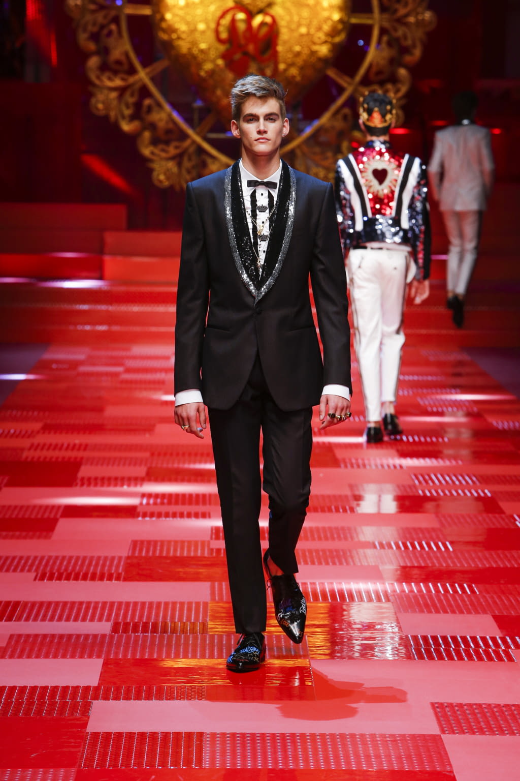Fashion Week Milan Spring/Summer 2018 look 107 from the Dolce & Gabbana collection menswear