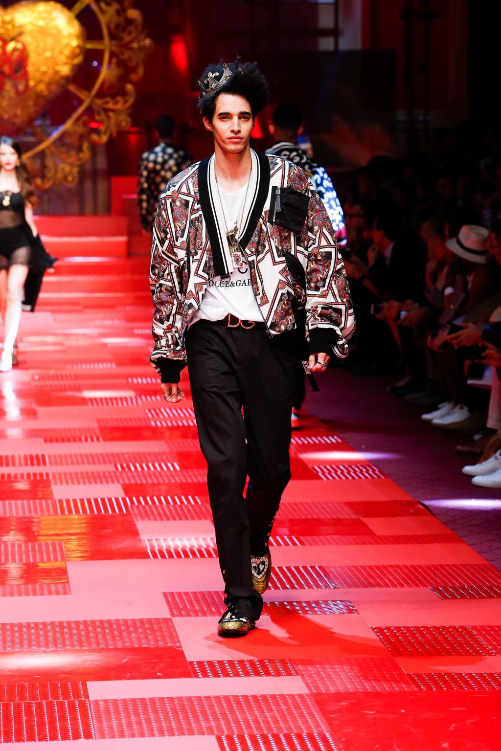 Fashion Week Milan Spring/Summer 2018 look 14 from the Dolce & Gabbana collection menswear