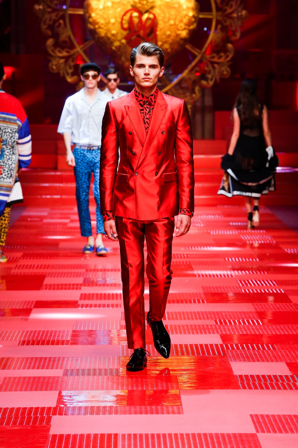 Fashion Week Milan Spring/Summer 2018 look 18 from the Dolce & Gabbana collection menswear