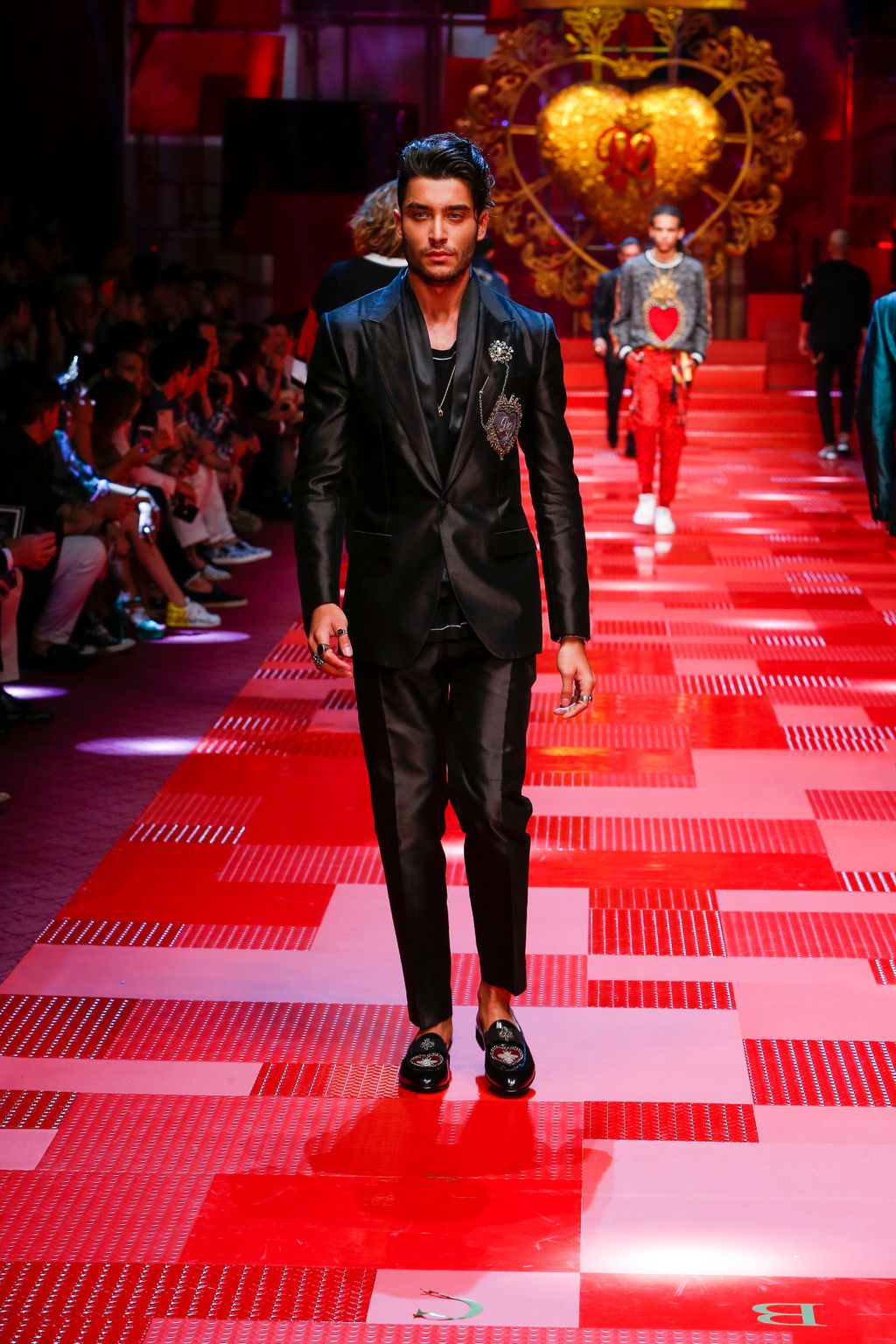 Fashion Week Milan Spring/Summer 2018 look 43 from the Dolce & Gabbana collection menswear