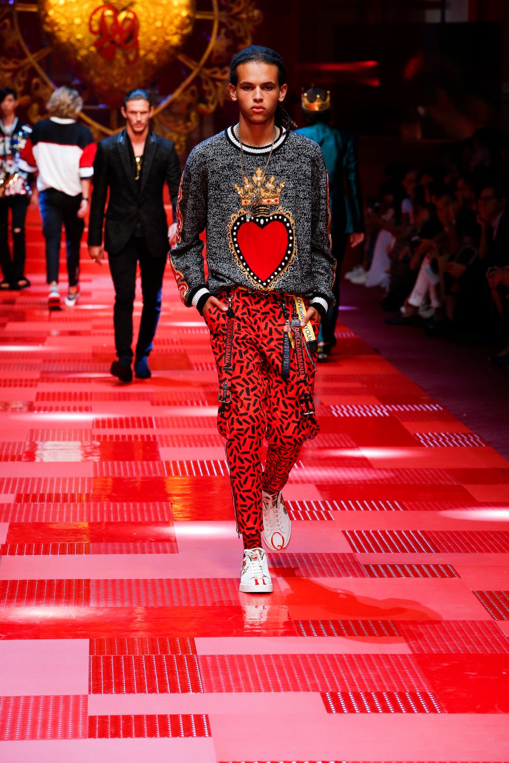 Fashion Week Milan Spring/Summer 2018 look 44 from the Dolce & Gabbana collection menswear