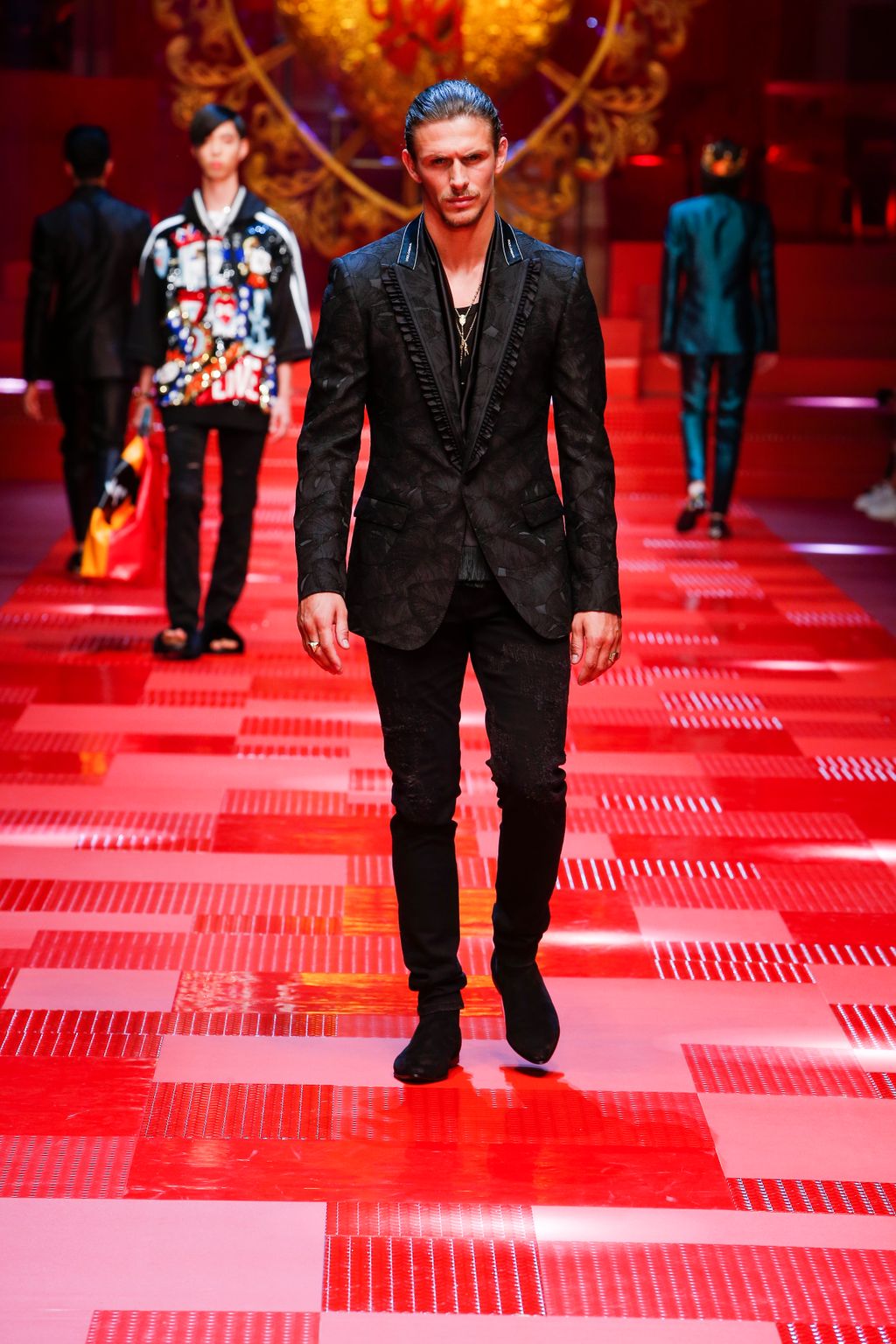 Fashion Week Milan Spring/Summer 2018 look 45 from the Dolce & Gabbana collection menswear