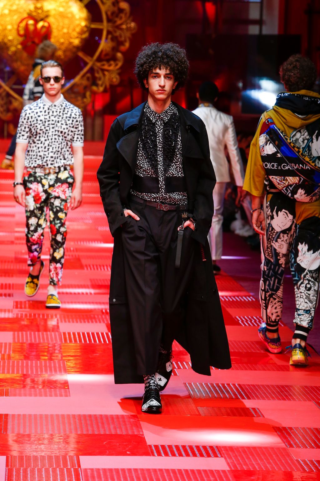 Fashion Week Milan Spring/Summer 2018 look 56 from the Dolce & Gabbana collection menswear