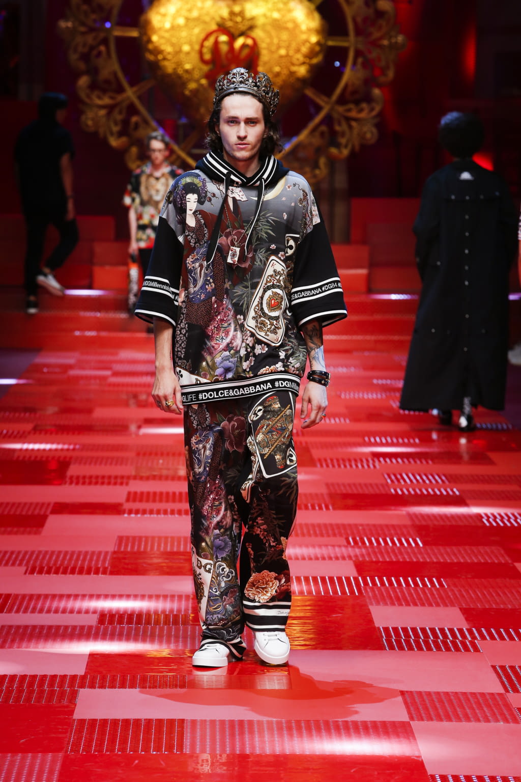 Fashion Week Milan Spring/Summer 2018 look 59 from the Dolce & Gabbana collection menswear