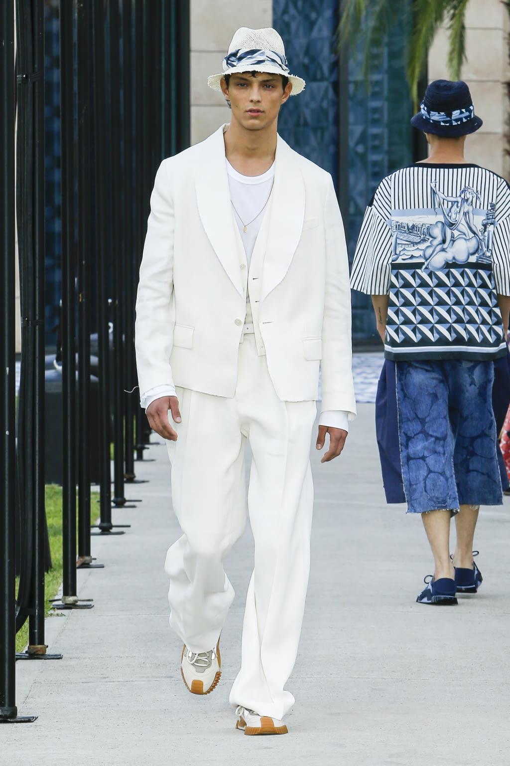 Fashion Week Milan Spring/Summer 2021 look 17 from the Dolce & Gabbana collection 男装
