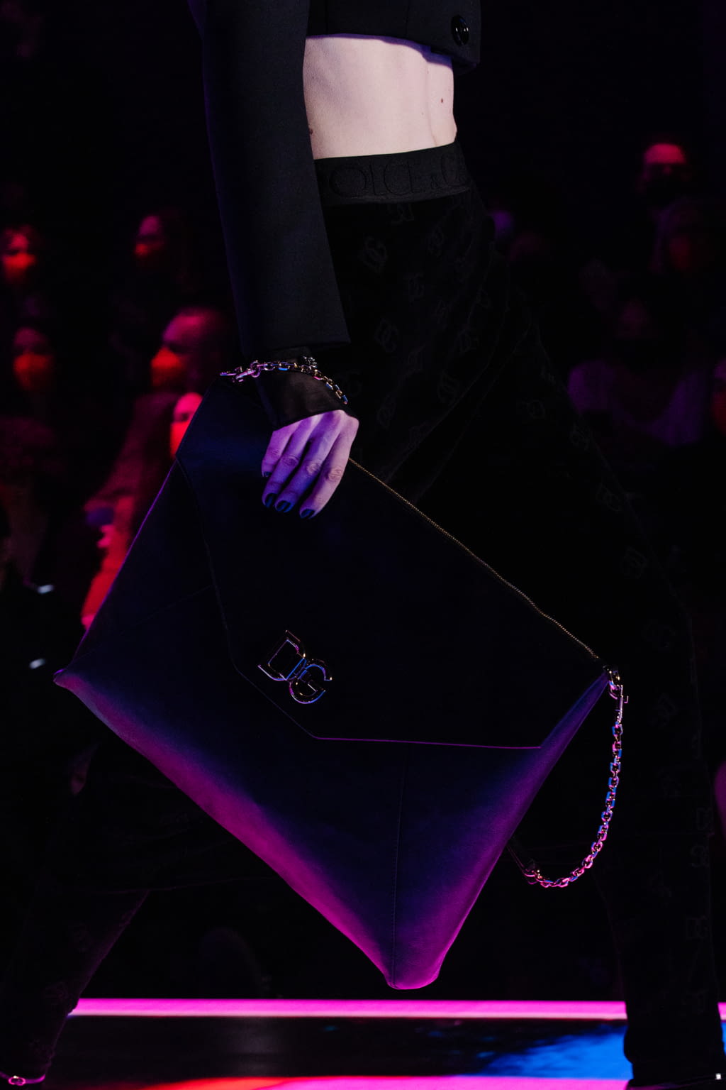 Fashion Week Milan Fall/Winter 2022 look 17 de la collection Dolce & Gabbana womenswear accessories