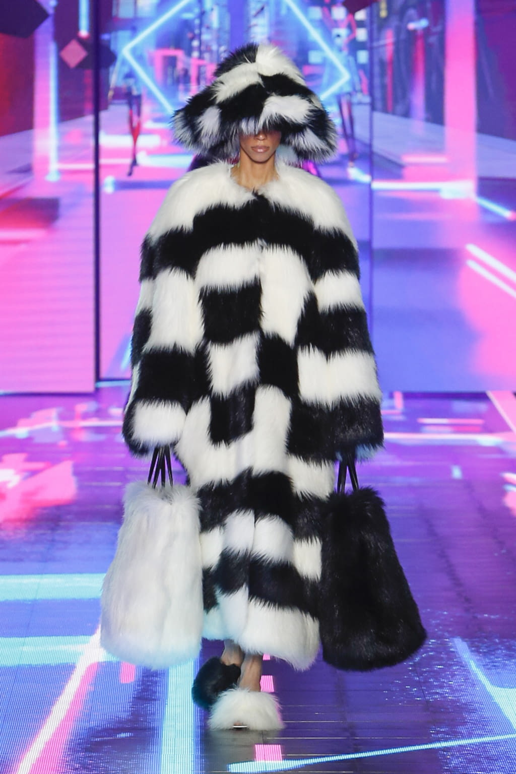 Fashion Week Milan Fall/Winter 2022 look 14 de la collection Dolce & Gabbana womenswear
